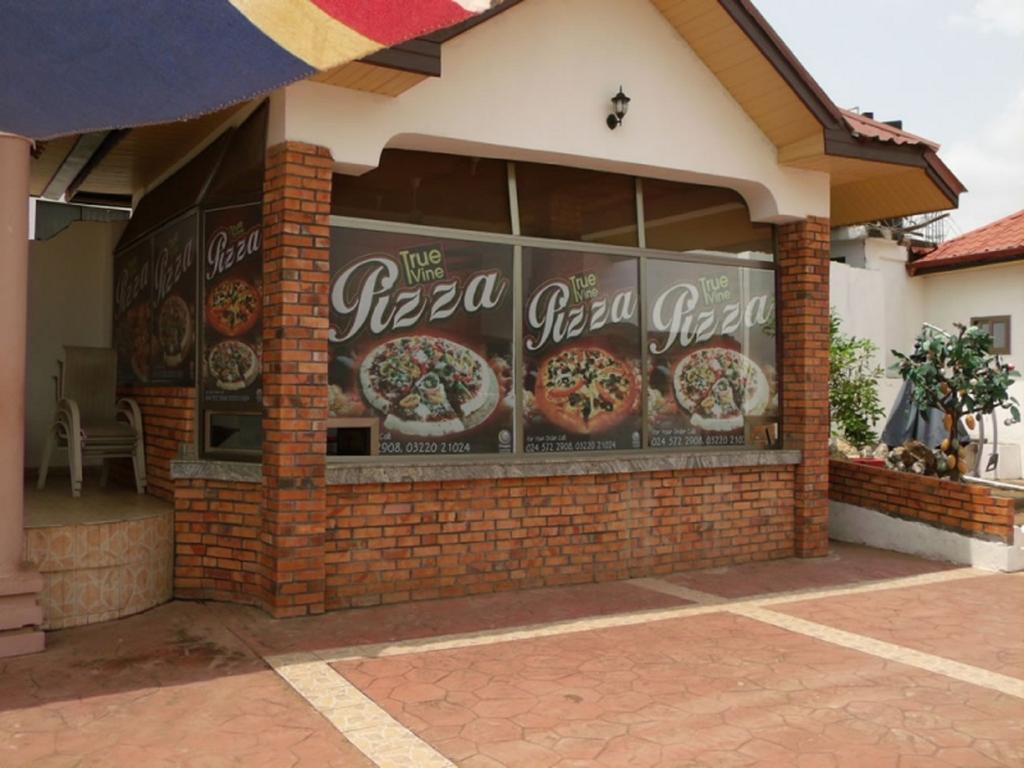 True Vine Hotel Kumasi Extérieur photo