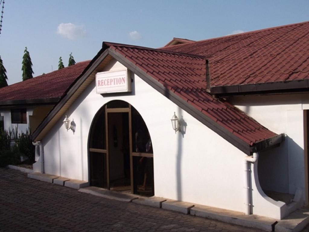 True Vine Hotel Kumasi Extérieur photo