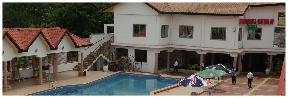 True Vine Hotel Kumasi Extérieur photo